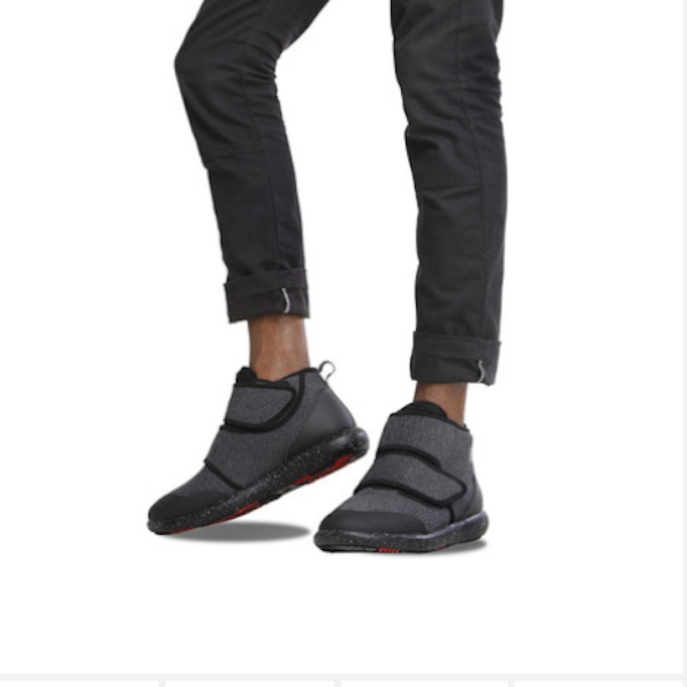 LEES Moccasin Sneaker Boots Unisex Black Knit Men's sz 6. Womans sz 7. Brand new